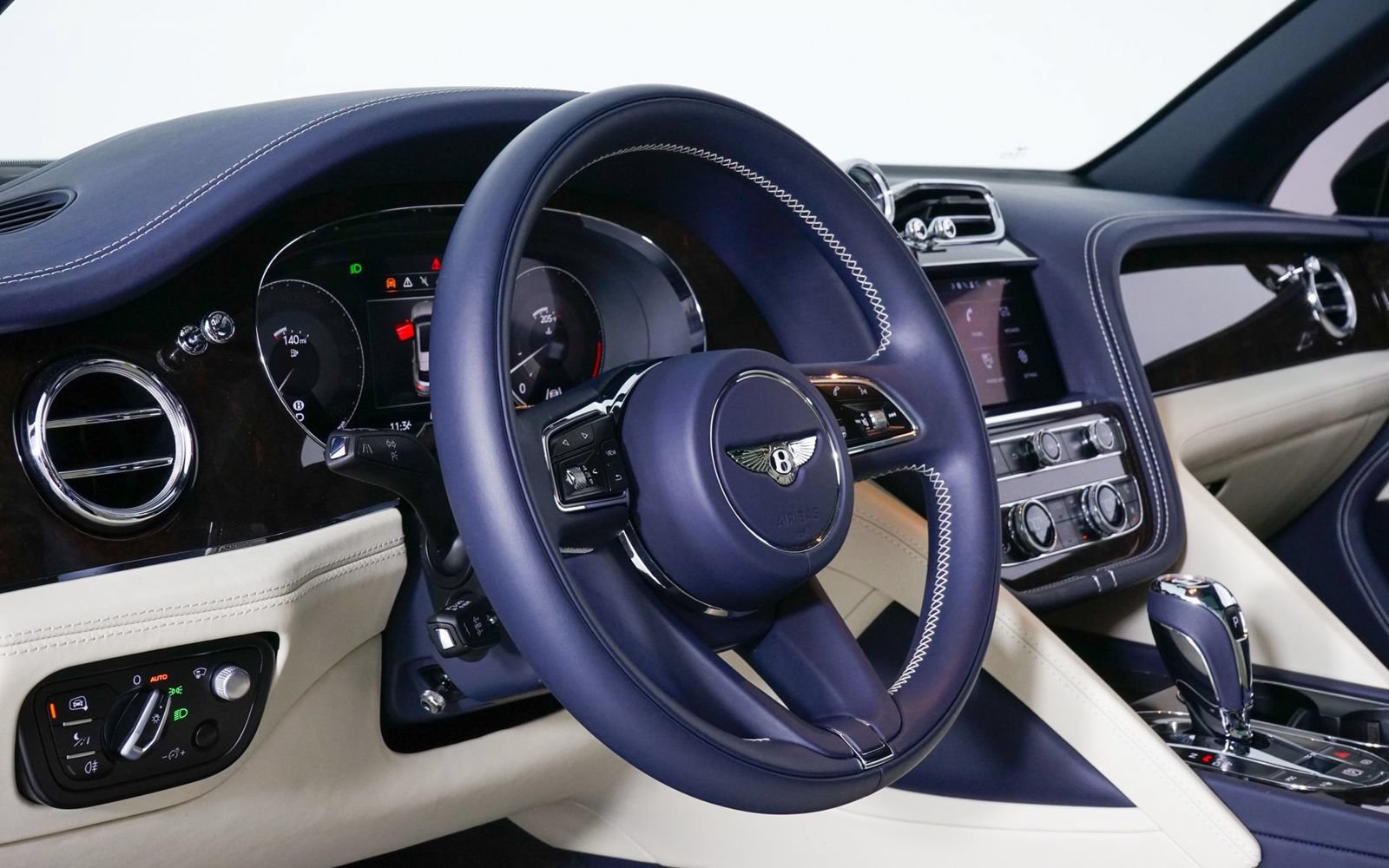 Used 2022 Bentley Bentayga AWD/4WD image 4