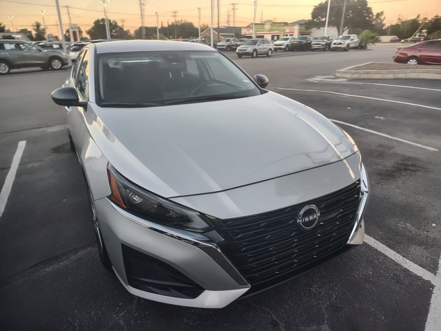 Used 2024 Nissan Altima 2.5 S FWD image 2