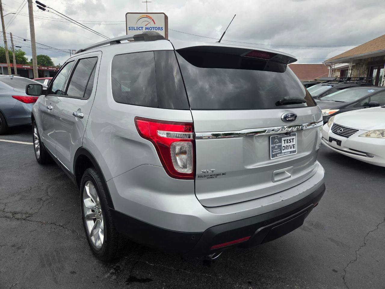 Used 2014 Ford Explorer XLT w/ Equipment Group 202A FWD image 4