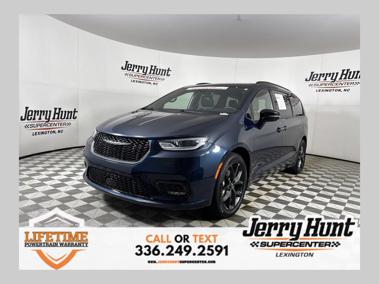 Used 2025 Chrysler Pacifica Limited FWD video 1