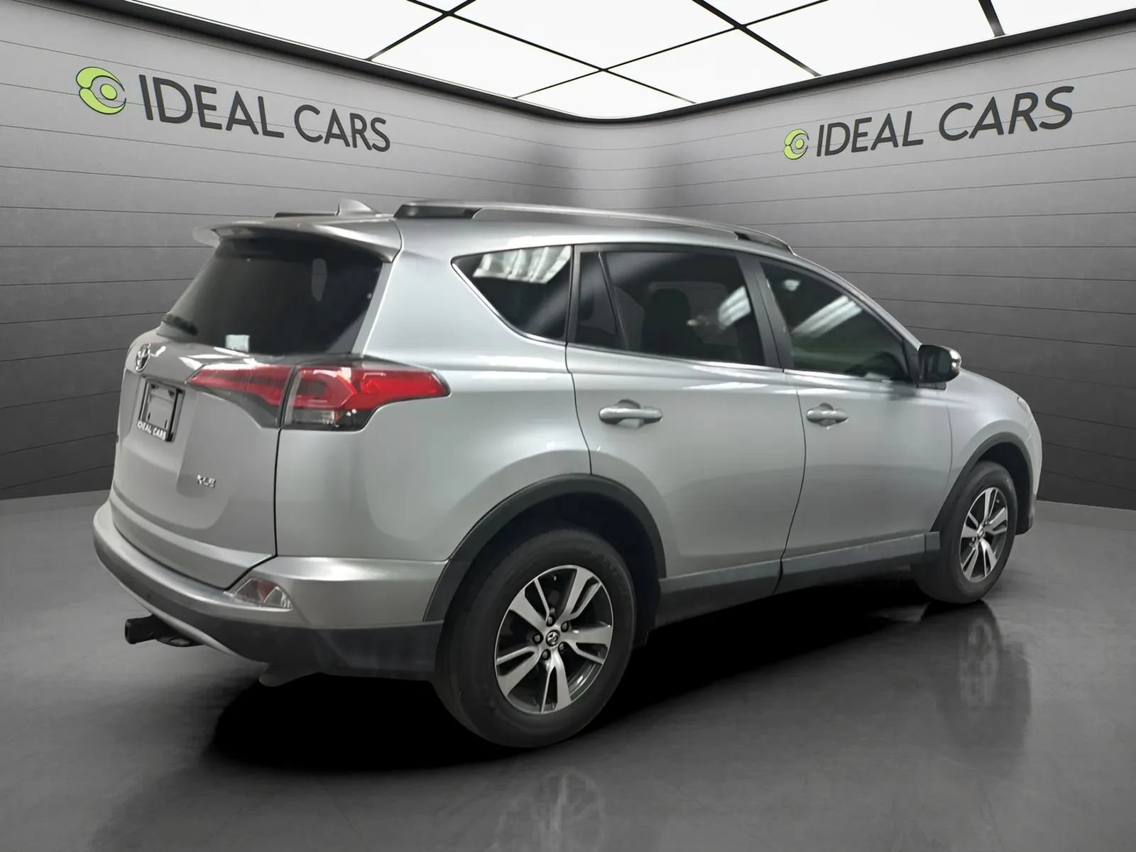 Used 2018 Toyota RAV4 XLE FWD image 5