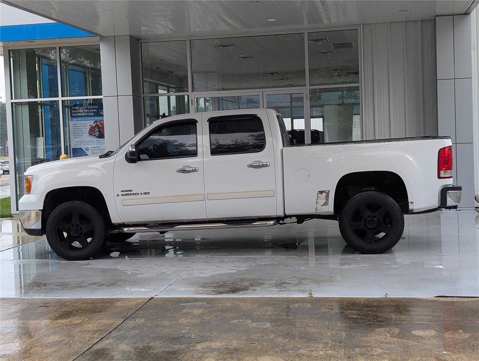 Used 2007 GMC Sierra 2500 SLE w/ EZ-Lift Tailgate Package RWD image 3