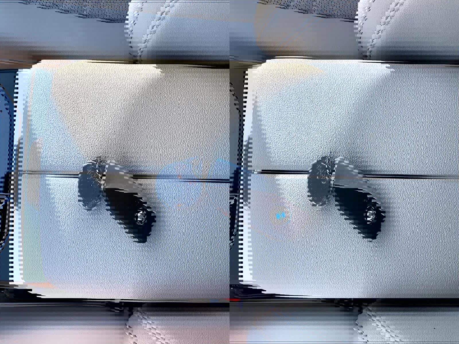 Used 2025 BMW iX xDrive50 w/ Convenience Package image 12