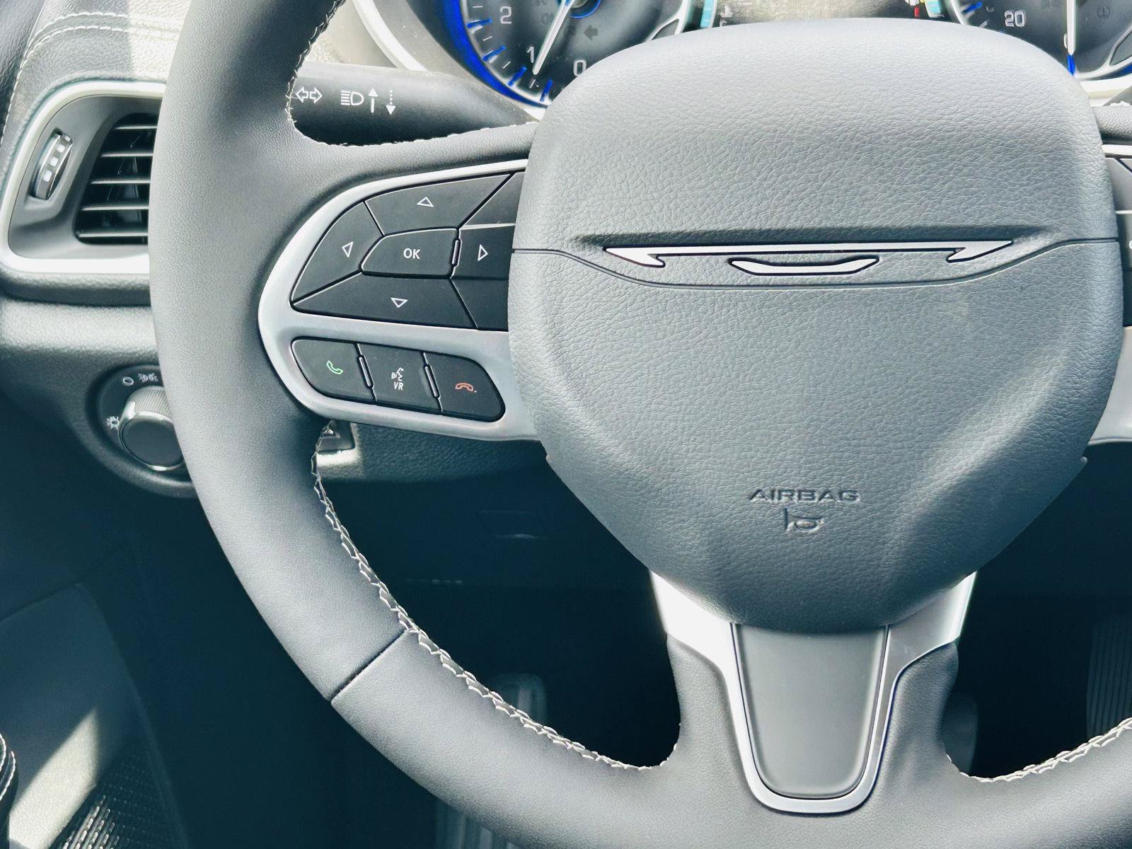 New 2027 Chrysler Pacifica Select FWD image 17