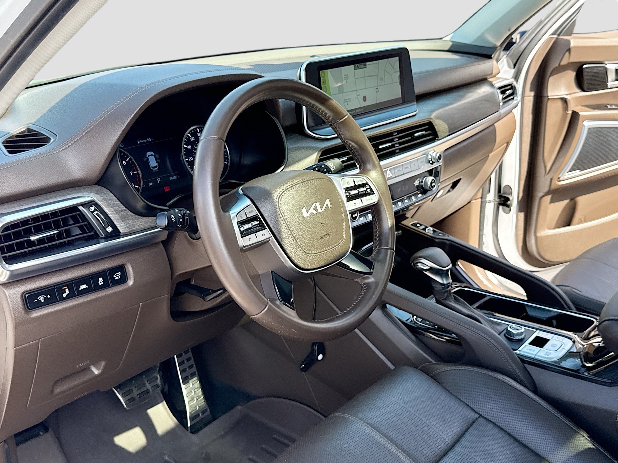 Used 2022 Kia Telluride SX w/ Towing Package FWD image 4