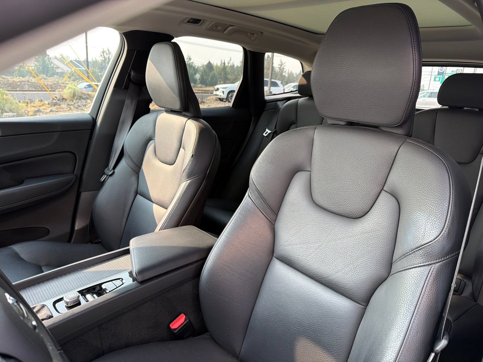 Used 2020 Volvo XC60 T6 Momentum AWD/4WD image 19