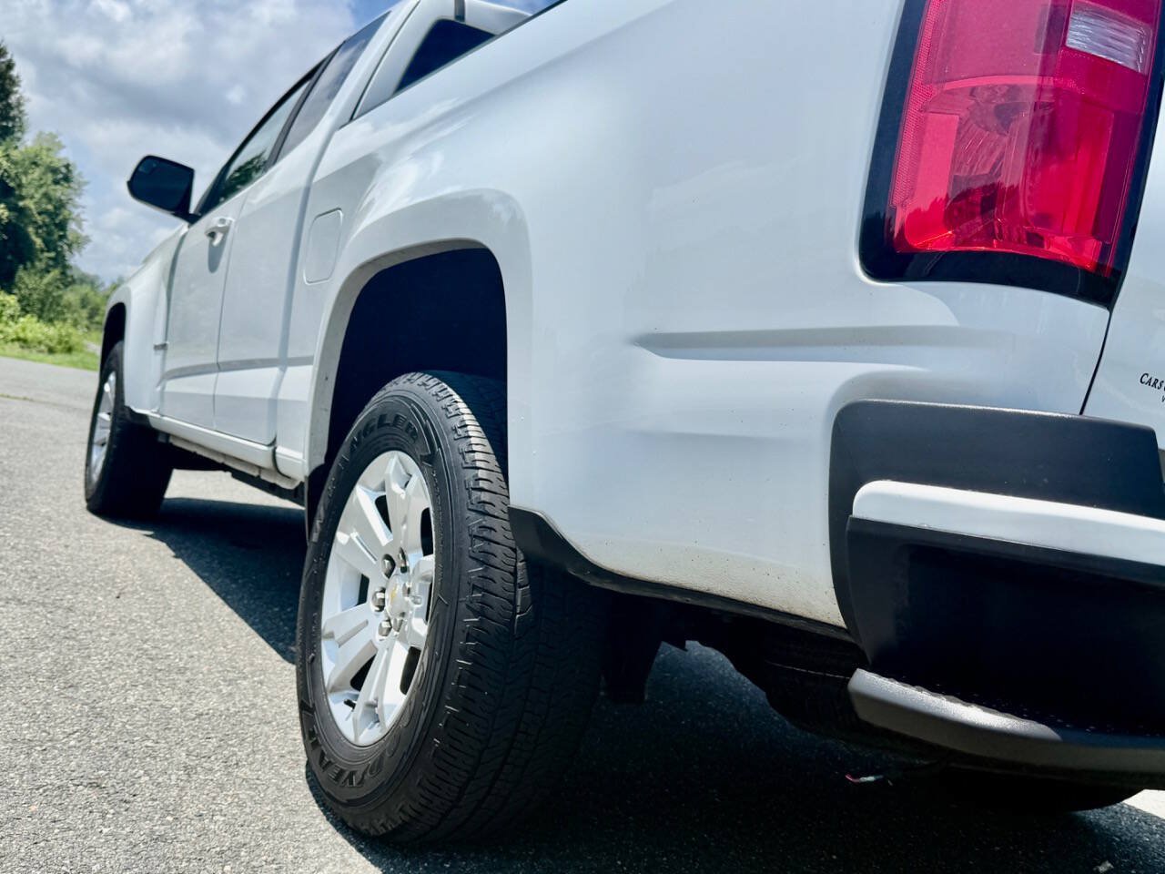 Used 2020 Chevrolet Colorado LT w/ Safety Package RWD image 17