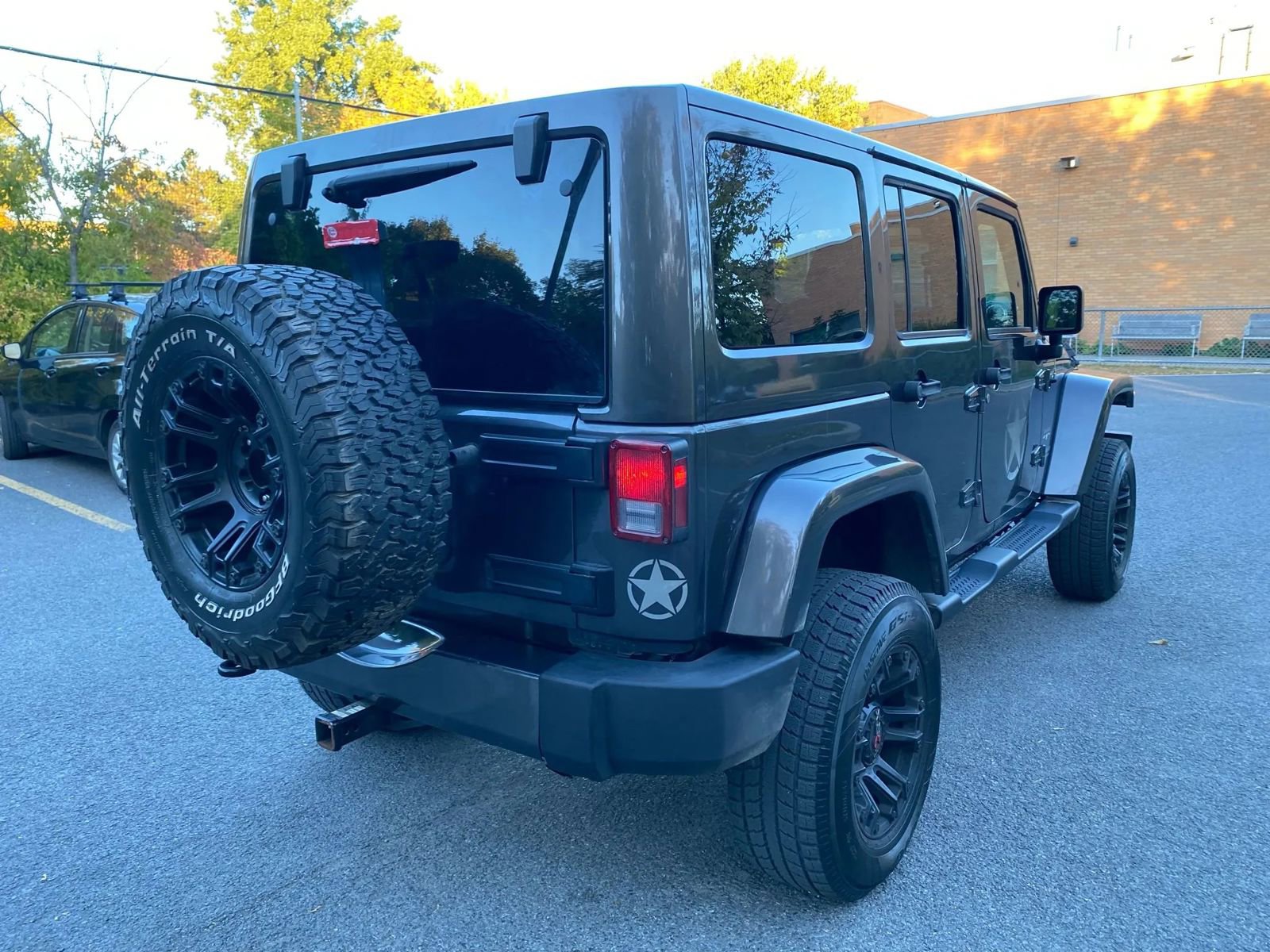 Used 2017 Jeep Wrangler Unlimited Sahara w/ Connectivity Group image 13