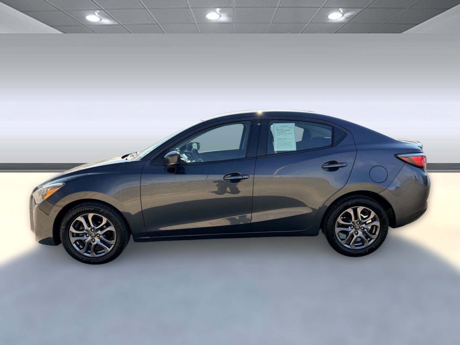 Used 2019 Toyota Yaris LE image 2