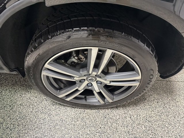 Used 2021 Volvo XC60 T5 Momentum w/ Protection Package Premier image 17