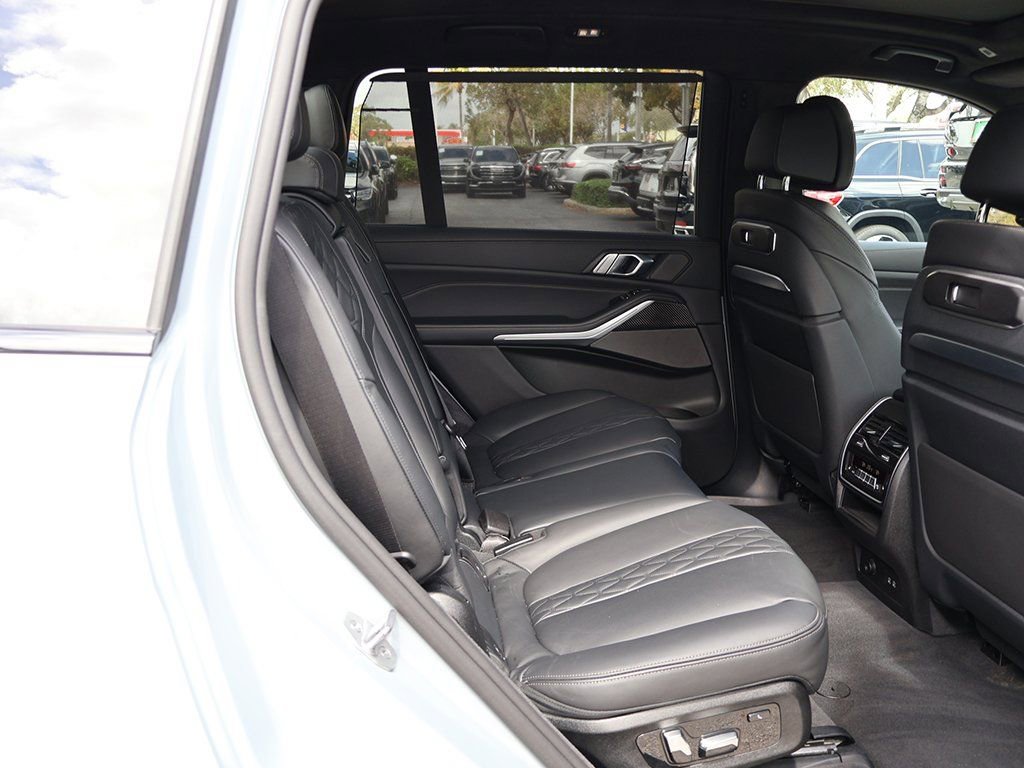 Used 2026 BMW X7 M60i image 42