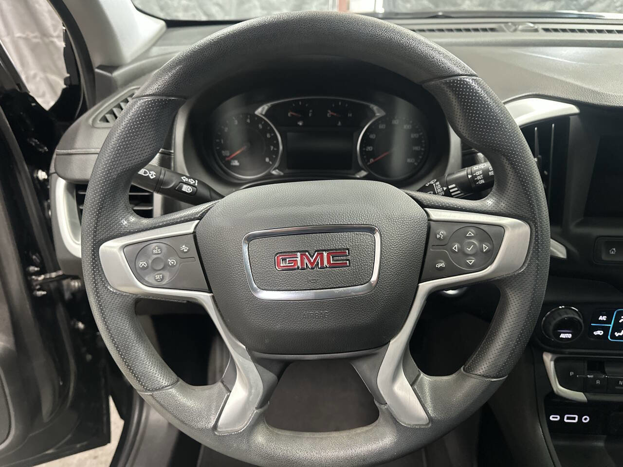 Used 2023 GMC Terrain SLE w/ Driver Convenience Package image 17
