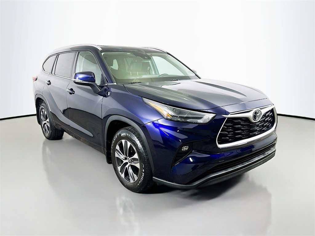 Used 2022 Toyota Highlander XLE image 9