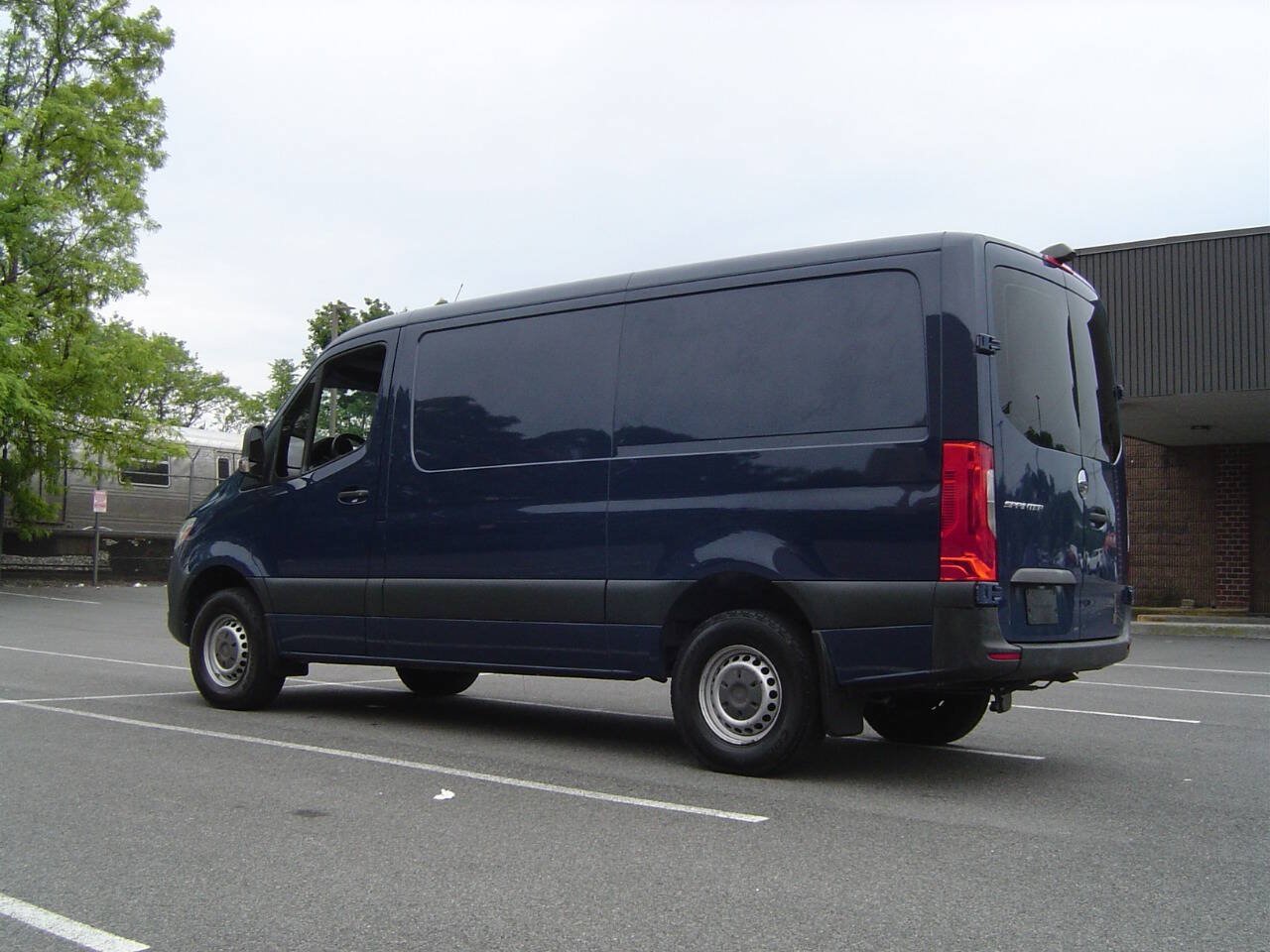 Used 2019 Freightliner Sprinter 2500 RWD image 6