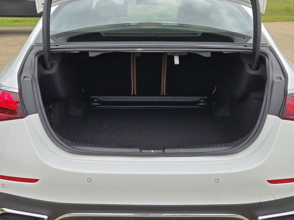 Used 2025 Mercedes-Benz E 350 Sedan image 9