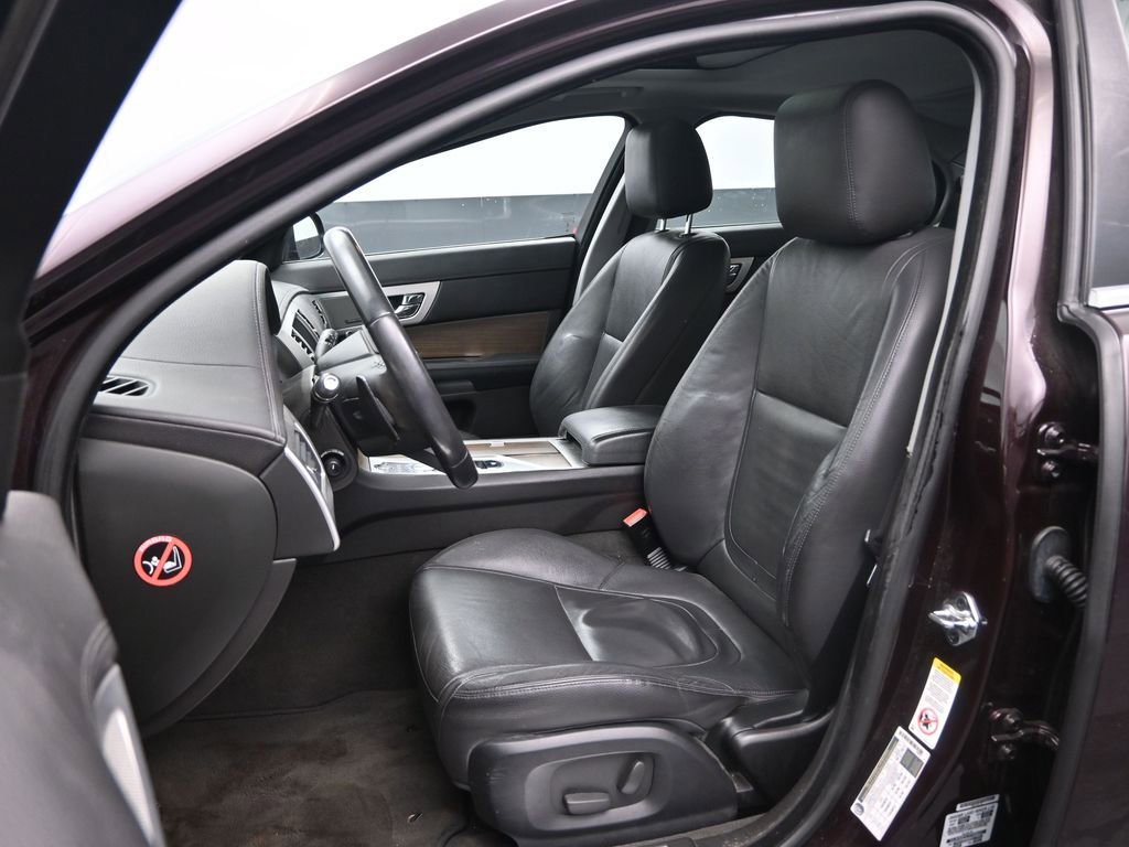Used 2015 Jaguar XF Premium image 18
