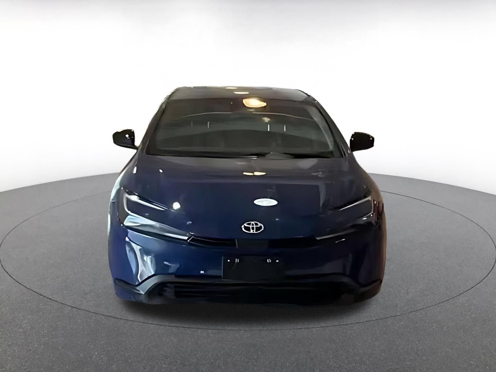 Used 2025 Toyota Prius LE FWD image 4