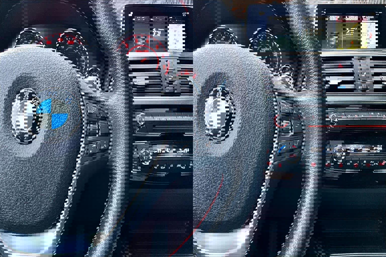 Used 2018 BMW 330e image 25