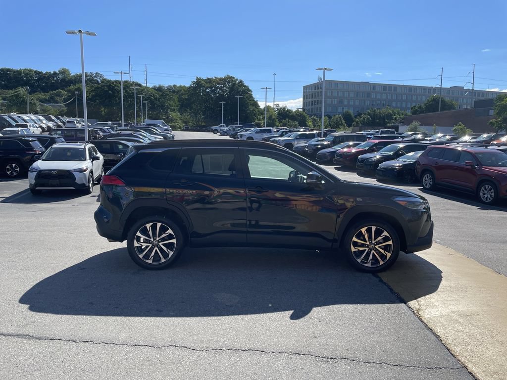Used 2023 Toyota Corolla Cross XLE w/ Convenience Package AWD/4WD image 7