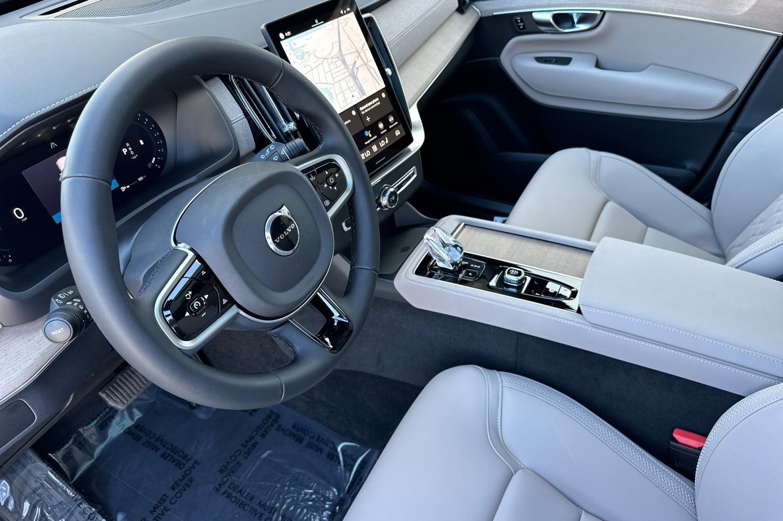 New 2026 Volvo XC90 B6 Plus w/ Protection Package Premier image 13