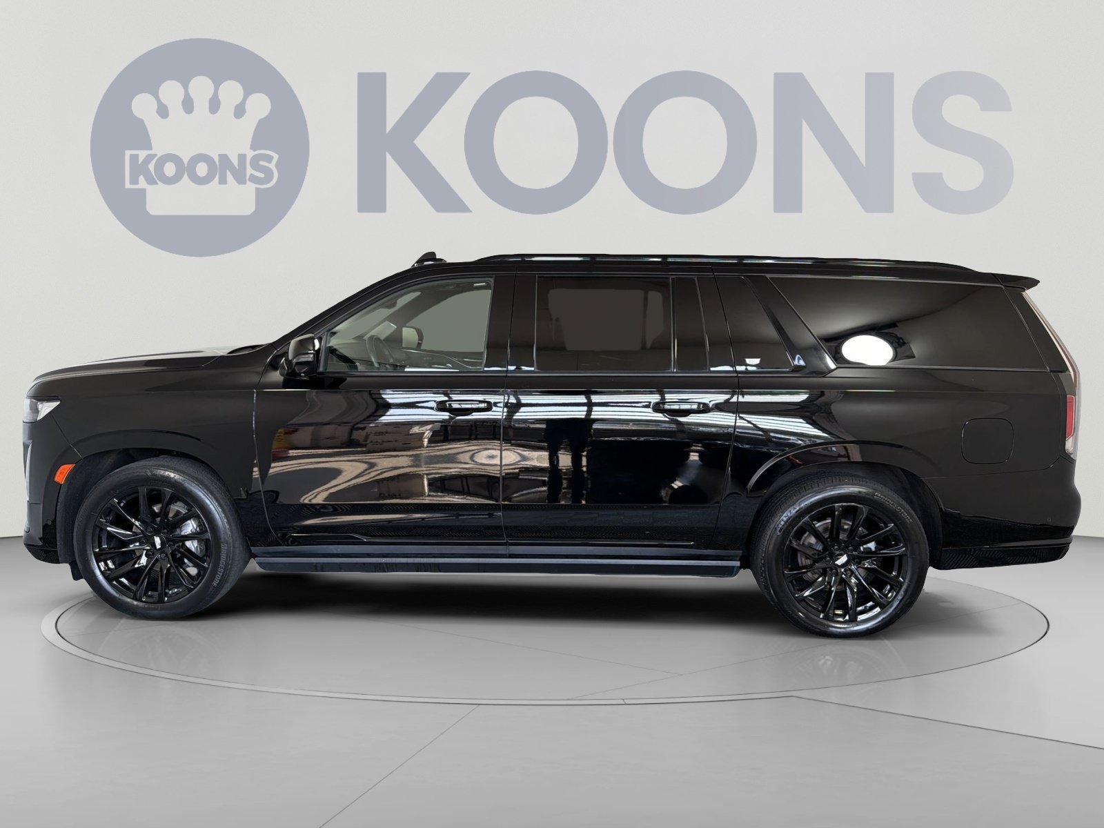 Used 2022 Cadillac Escalade ESV Sport Platinum w/ LPO, ONYX Package AWD/4WD image 2