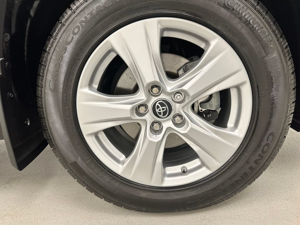 Used 2019 Toyota RAV4 XLE AWD/4WD image 29