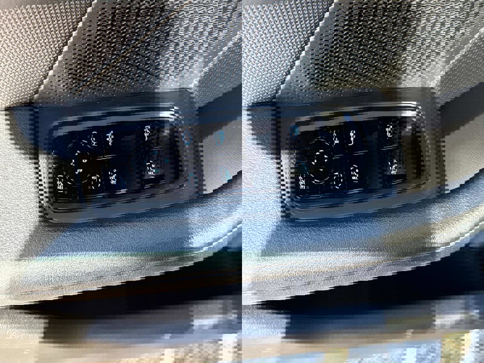 Used 2021 Porsche Taycan image 17