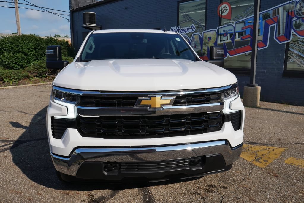 Used 2023 Chevrolet Silverado 1500 LT AWD/4WD image 2