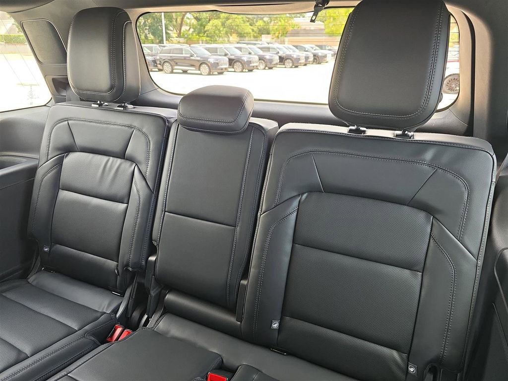 New 2025 Lincoln Navigator Reserve w/ Jet Appearance Package image 17