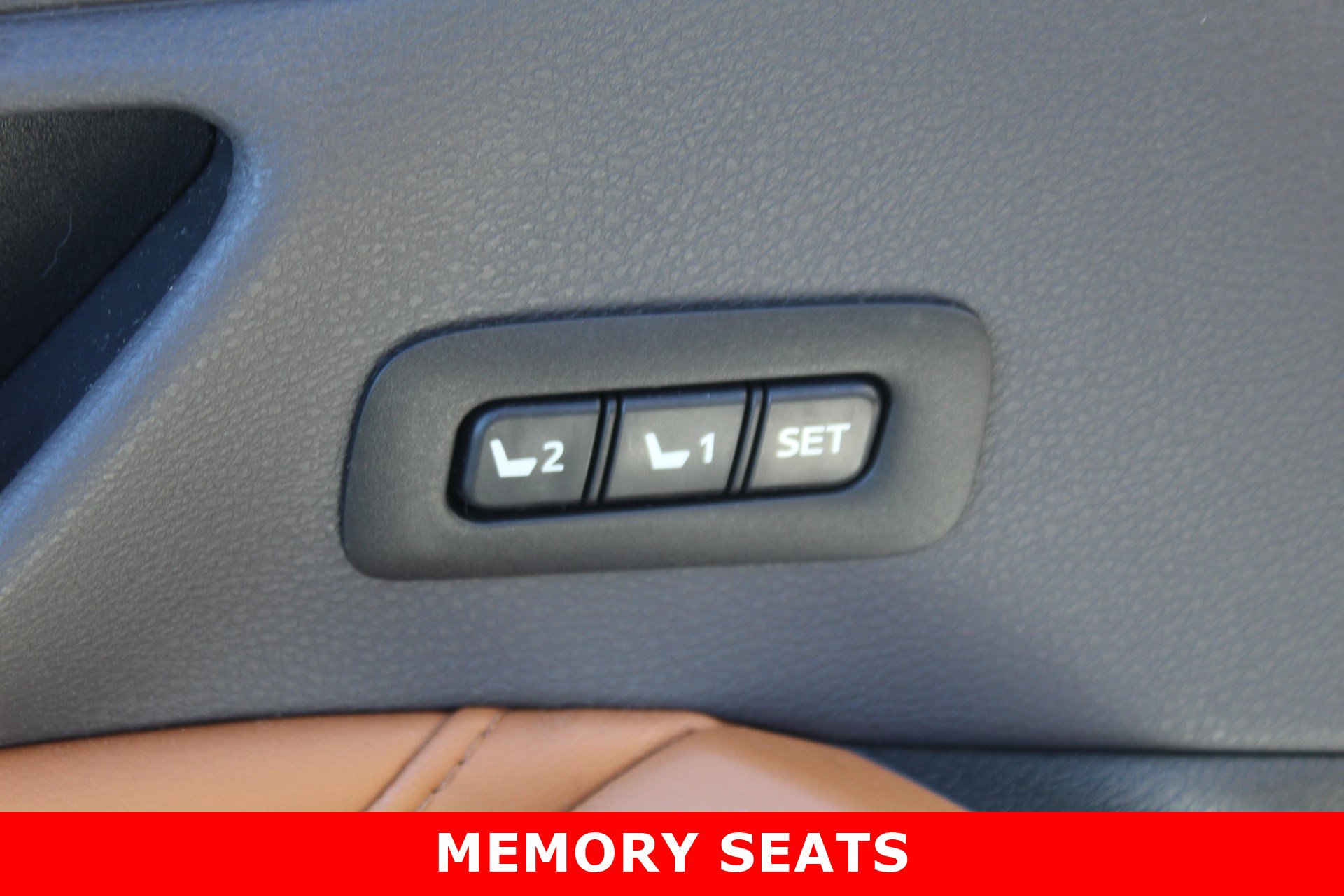 Used 2020 Toyota Avalon Limited image 12