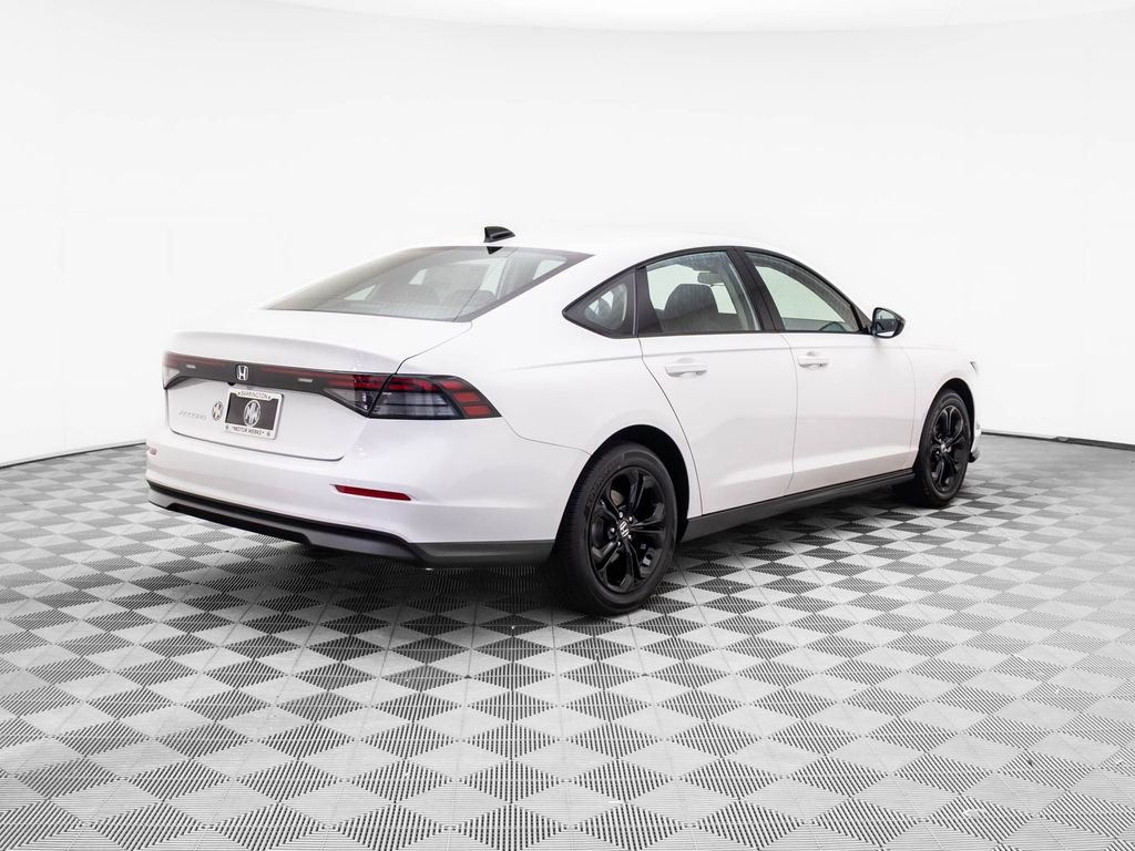 Certified 2025 Honda Accord SE image 5