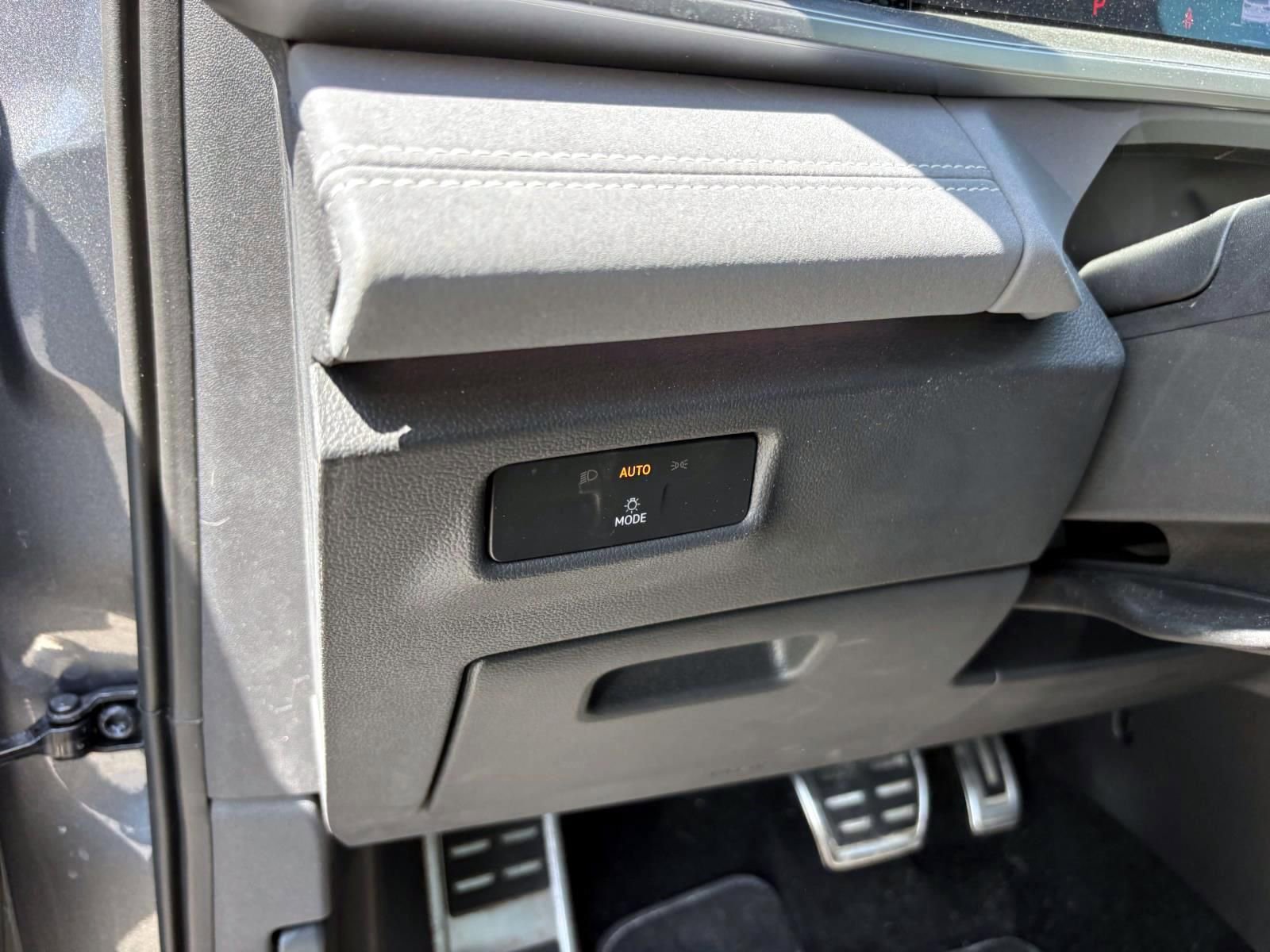 Used 2025 Volkswagen Tiguan SE R-Line AWD/4WD image 14