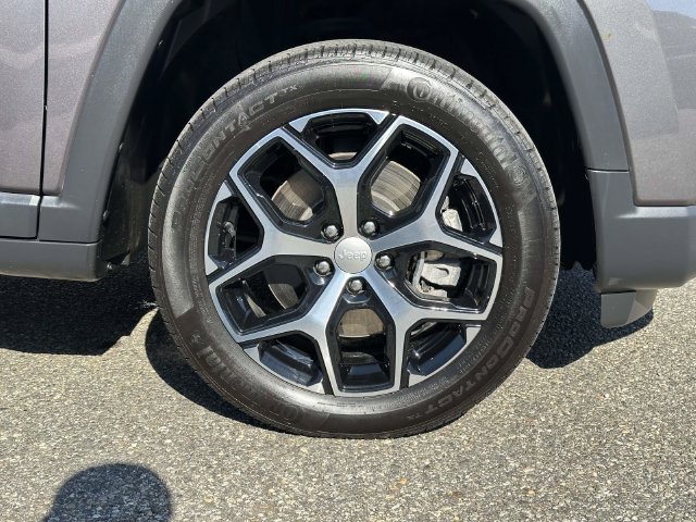 Certified 2024 Jeep Compass Limited w/ Sun and Sound Group AWD/4WD image 10