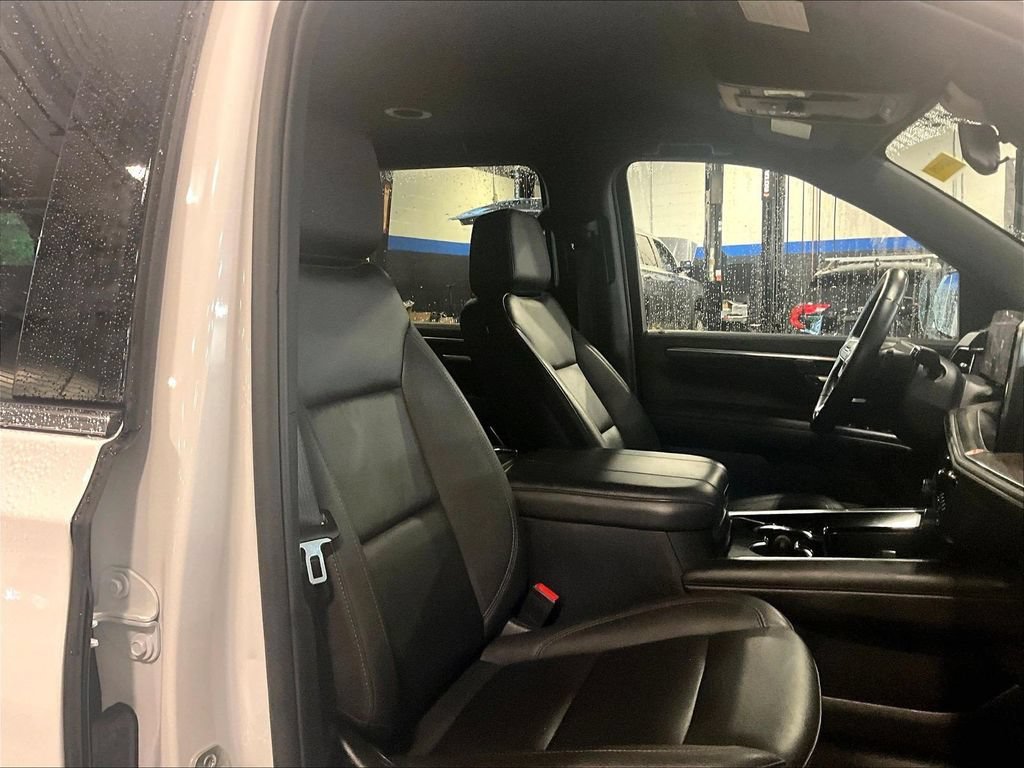 Used 2025 Chevrolet Suburban LT AWD/4WD image 11