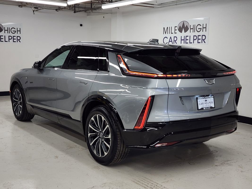 Used 2024 Cadillac Lyriq Sport image 7