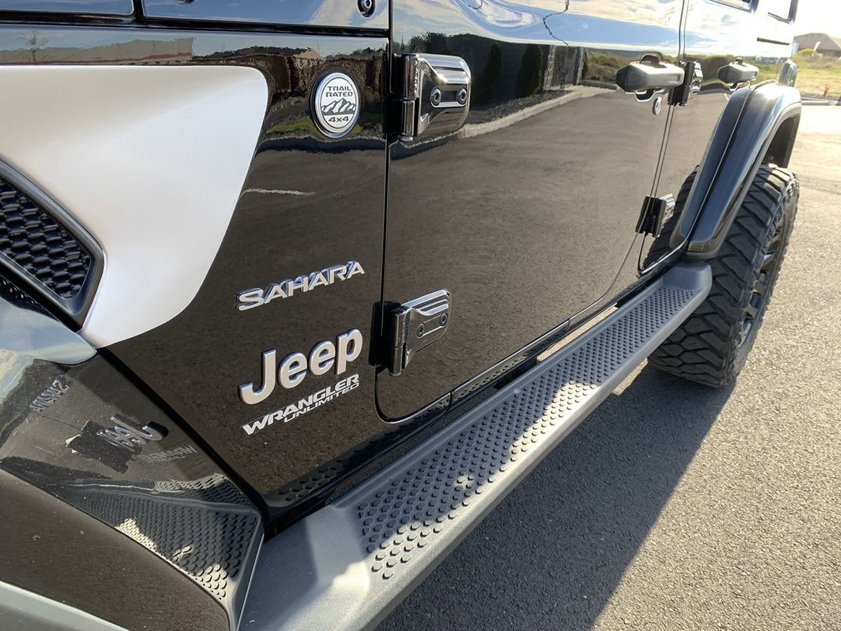 Used 2019 Jeep Wrangler Unlimited Sahara w/ Uconnect 4C Nav & Sound Group AWD/4WD image 14