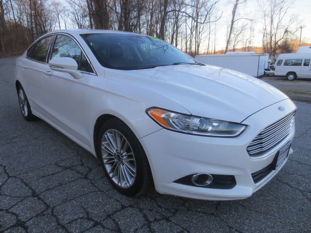Used 2016 Ford Fusion SE w/ Equipment Group 202A FWD image 2