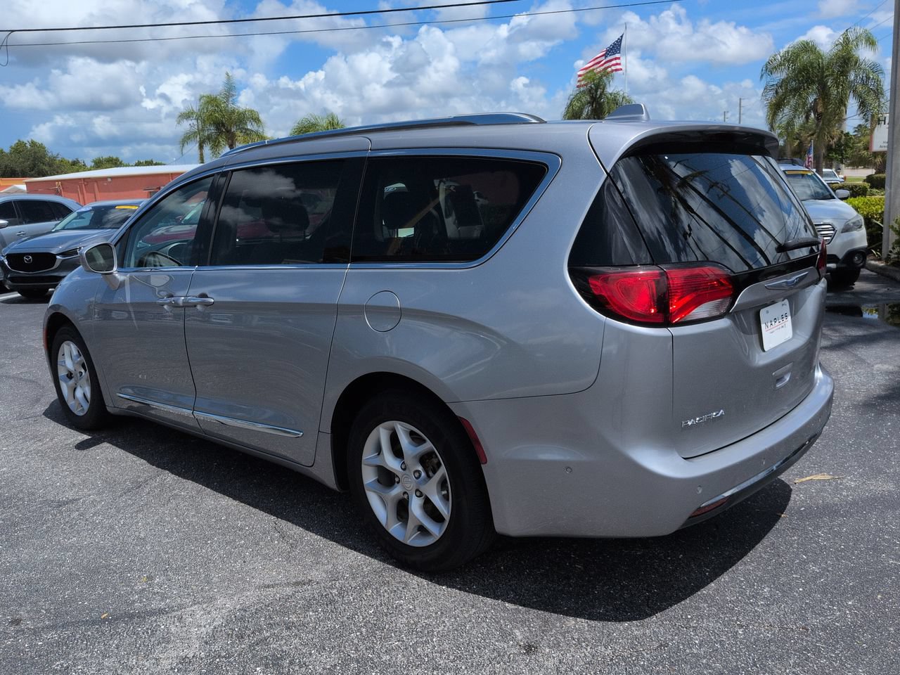 Used 2019 Chrysler Pacifica Touring-L Plus w/ Advanced Safetytec Group FWD image 7