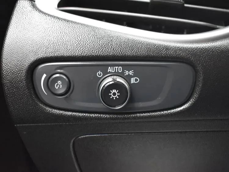 Used 2025 Chevrolet Malibu LT FWD image 21