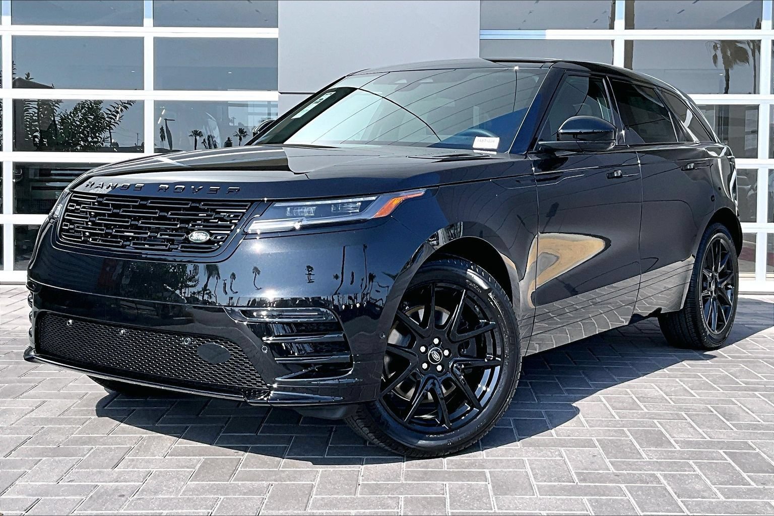 New 2026 Land Rover Range Rover Velar Dynamic SE