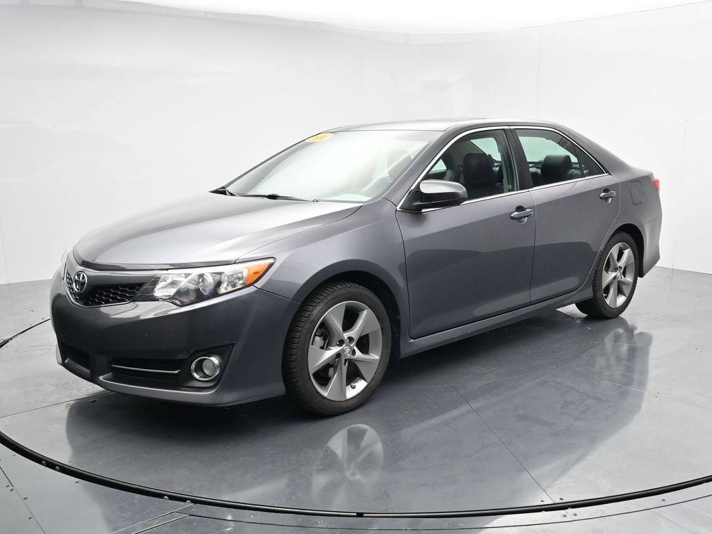 Used 2014 Toyota Camry SE w/ Leather Package FWD image 4