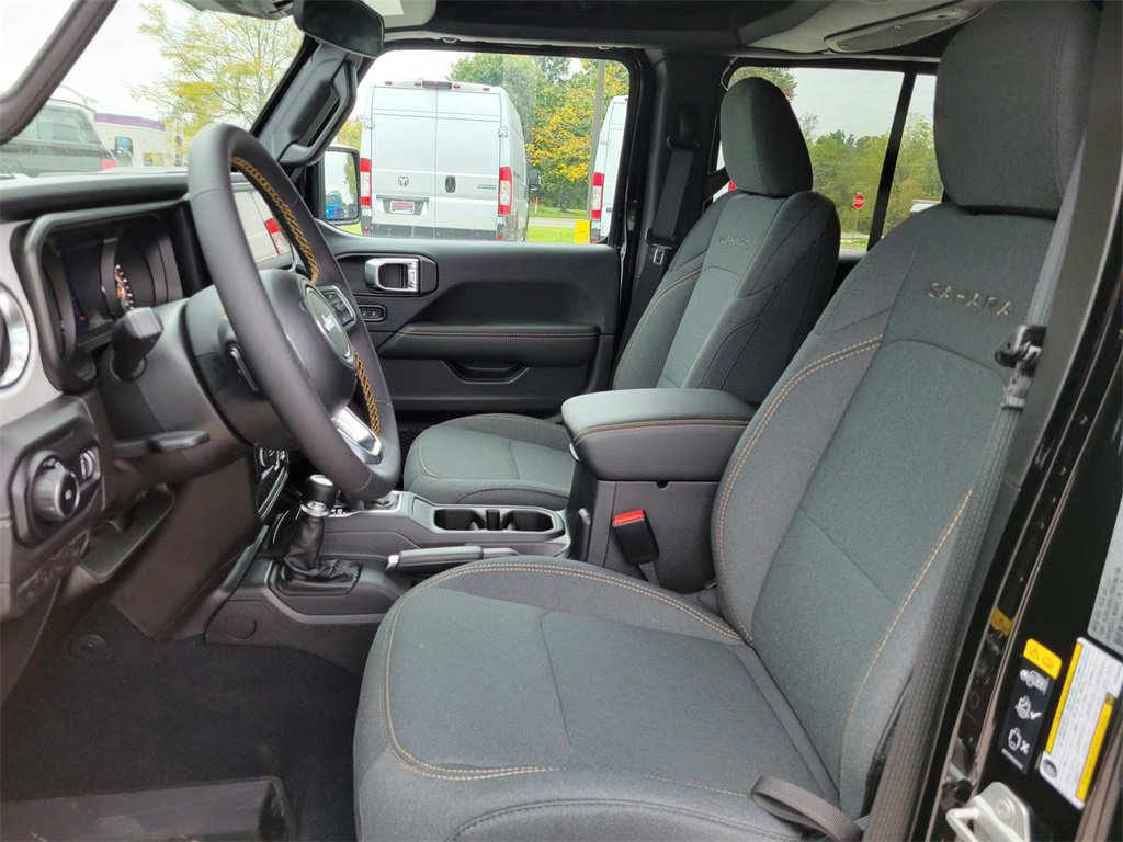 Used 2024 Jeep Wrangler Sahara image 7