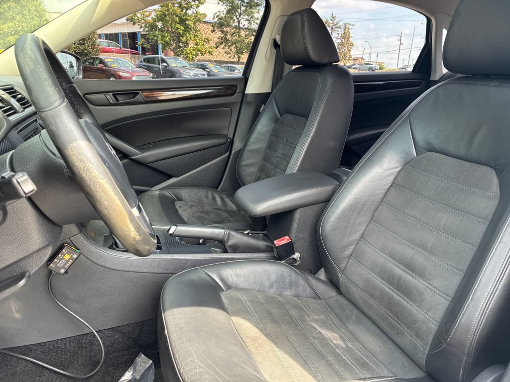 Used 2015 Volkswagen Passat TDI SEL Premium FWD image 11