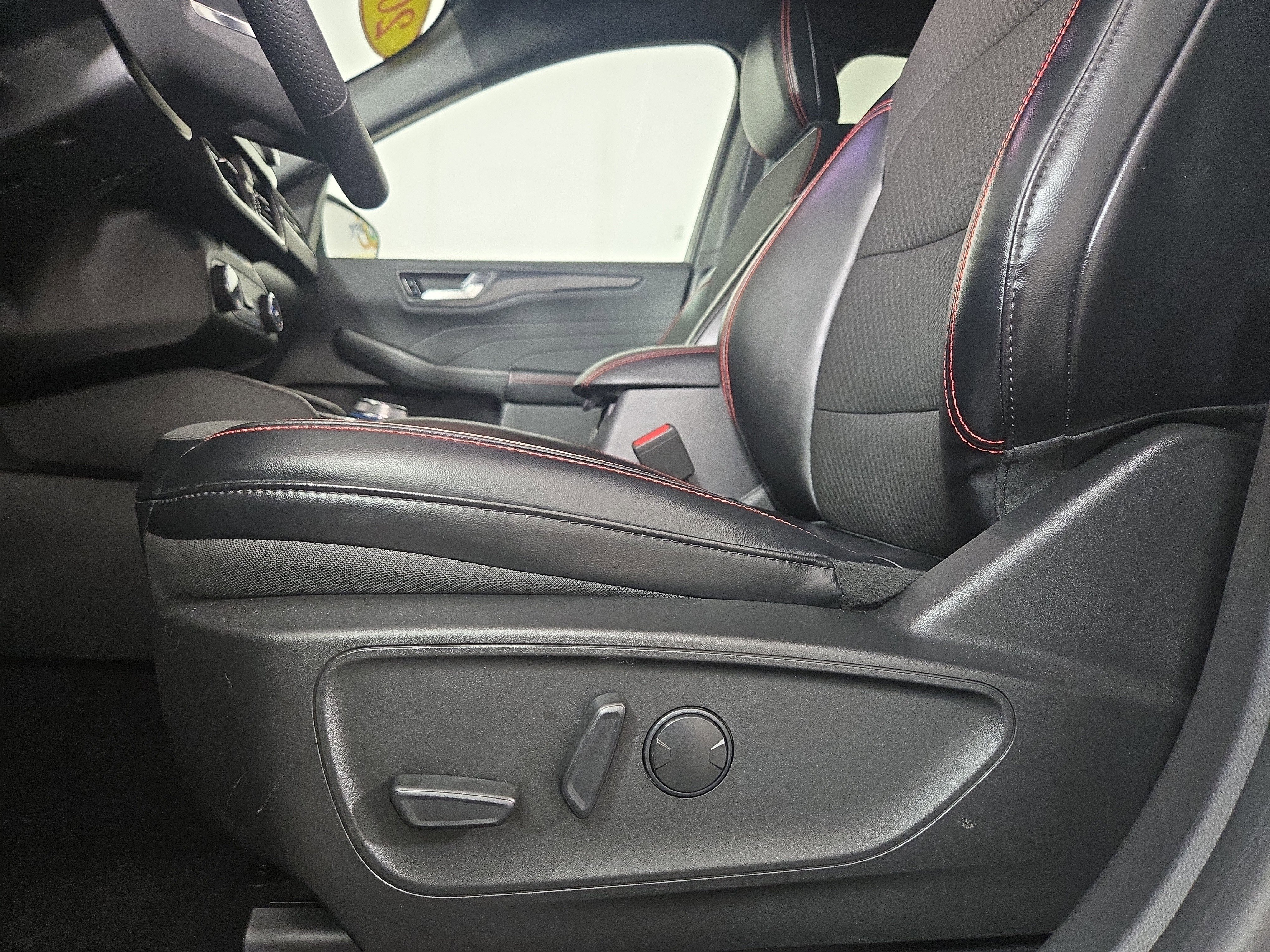 Used 2023 Ford Escape ST-Line image 29