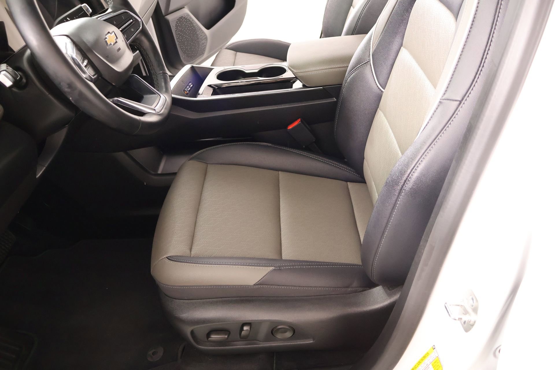 Used 2025 Chevrolet Equinox LT w/ Convenience Package II image 10