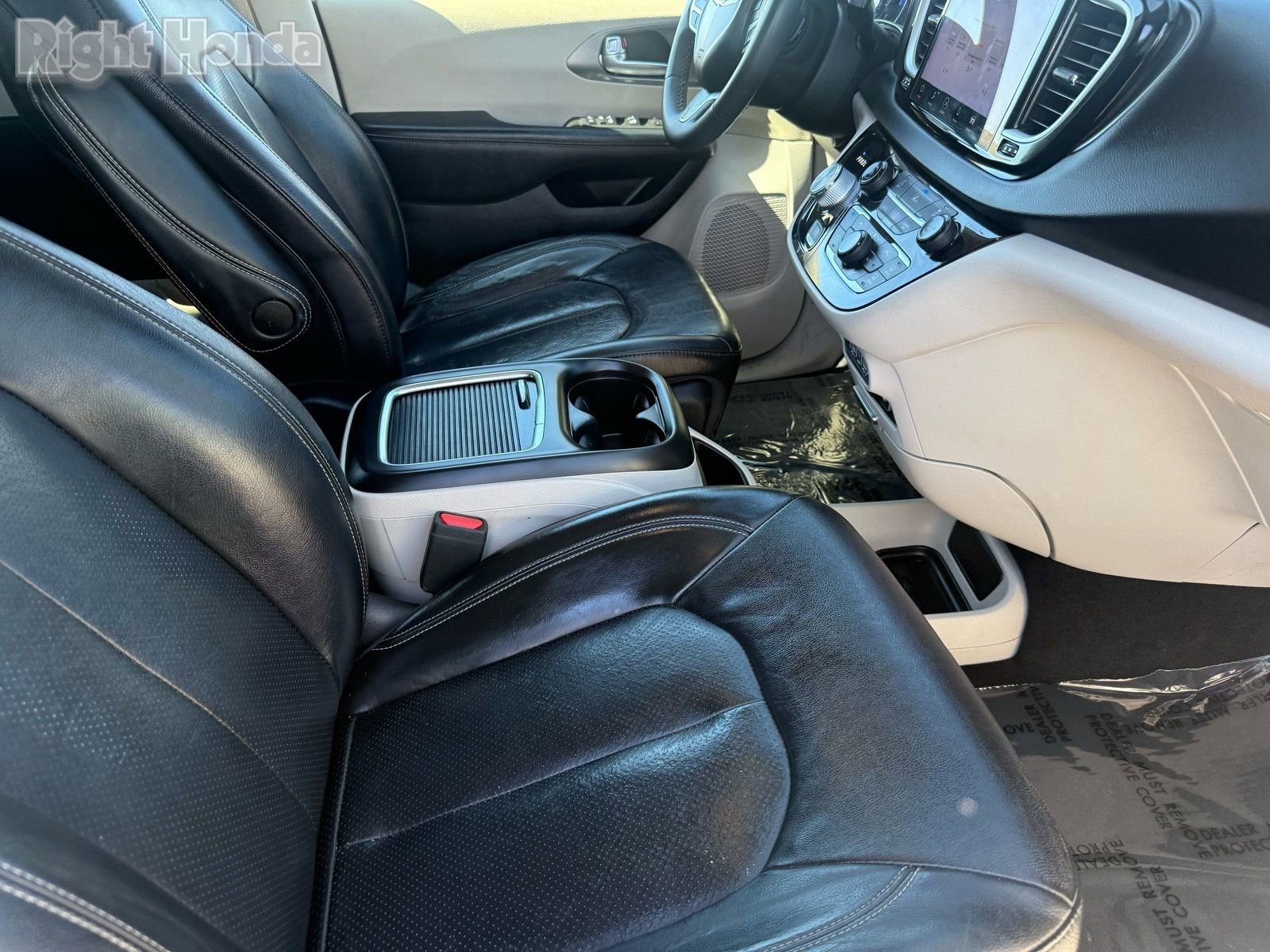 Used 2022 Chrysler Pacifica Touring-L image 32