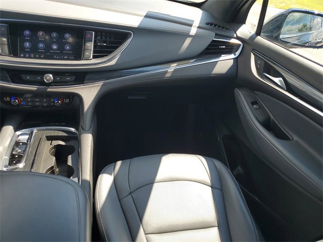Used 2024 Buick Enclave Premium image 28