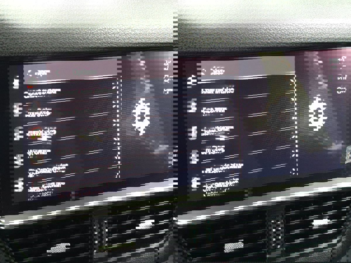 Used 2023 Porsche Cayenne Platinum Edition image 50