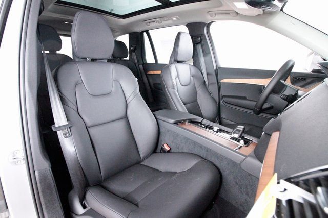 Certified 2025 Volvo XC90 B6 Plus w/ Protection Package Premier image 23
