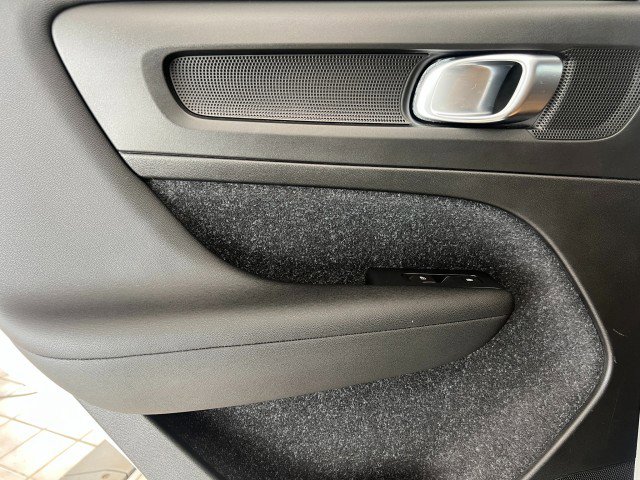 Used 2019 Volvo XC40 T5 Inscription image 39